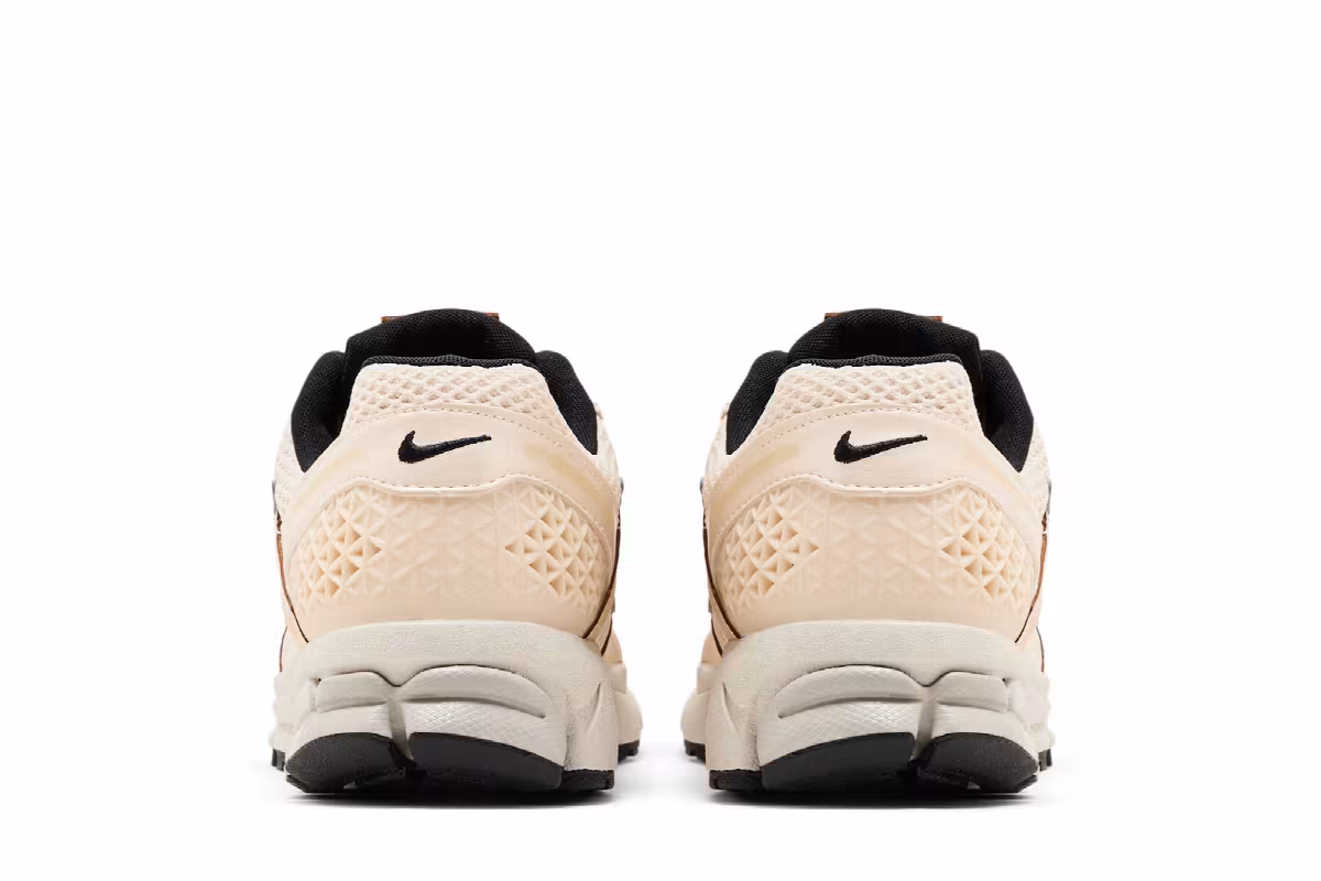 Nike Women's Air Zoom Vomero 5 Pearl White Chrome, view 7