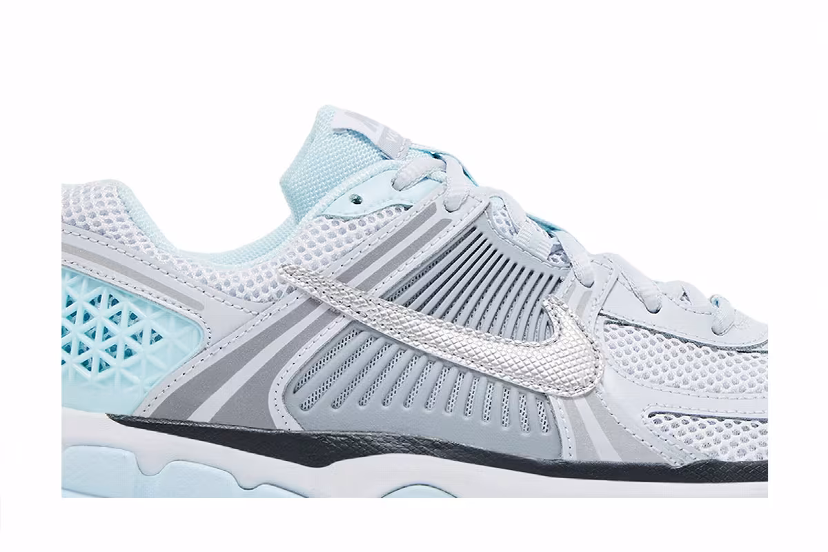 Nike Vomero 5 GS Metallic Swoosh, view 3