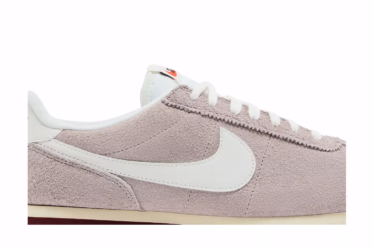 Nike Cortez SE College Grey Team Red, view 3