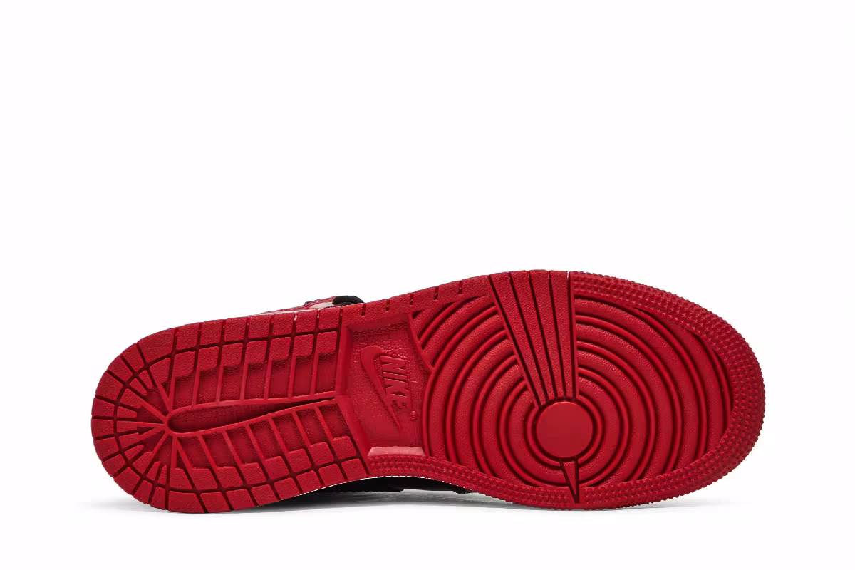 Air Jordan 1 High OG GS Patent Bred, view 5