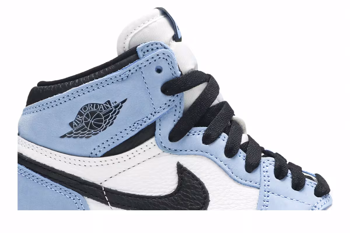Air Jordan 1 High OG GS University Blue, view 3