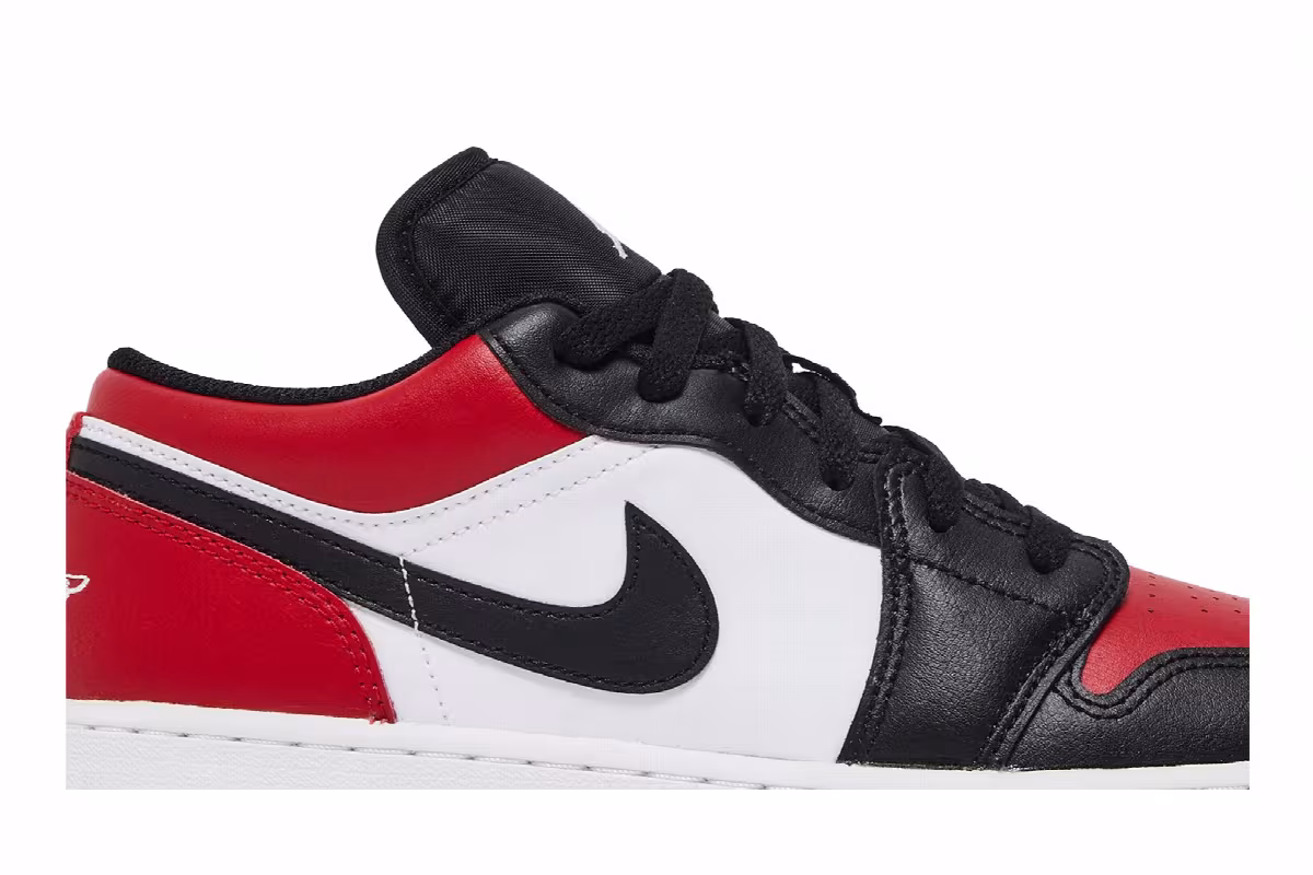 Air Jordan 1 Low GS Bred Toe, view 3