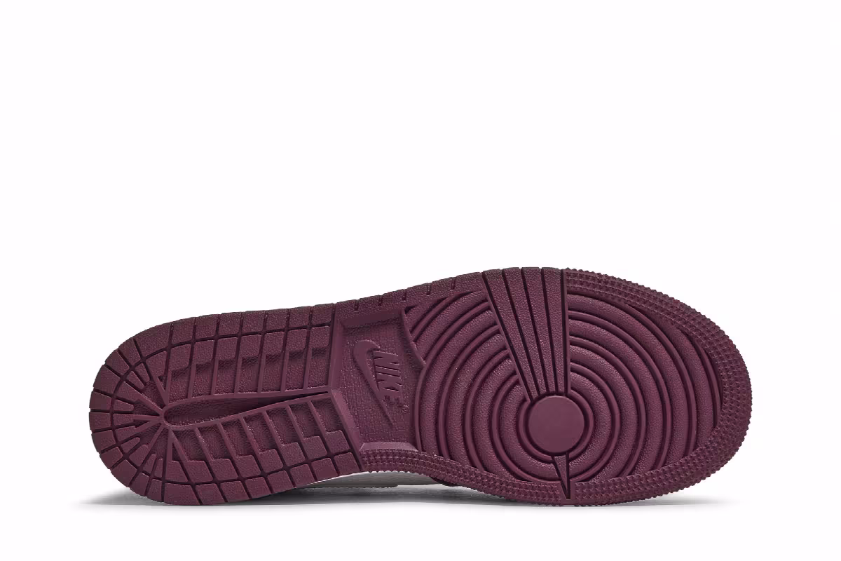 Air Jordan 1 High OG GS Bordeaux, view 5