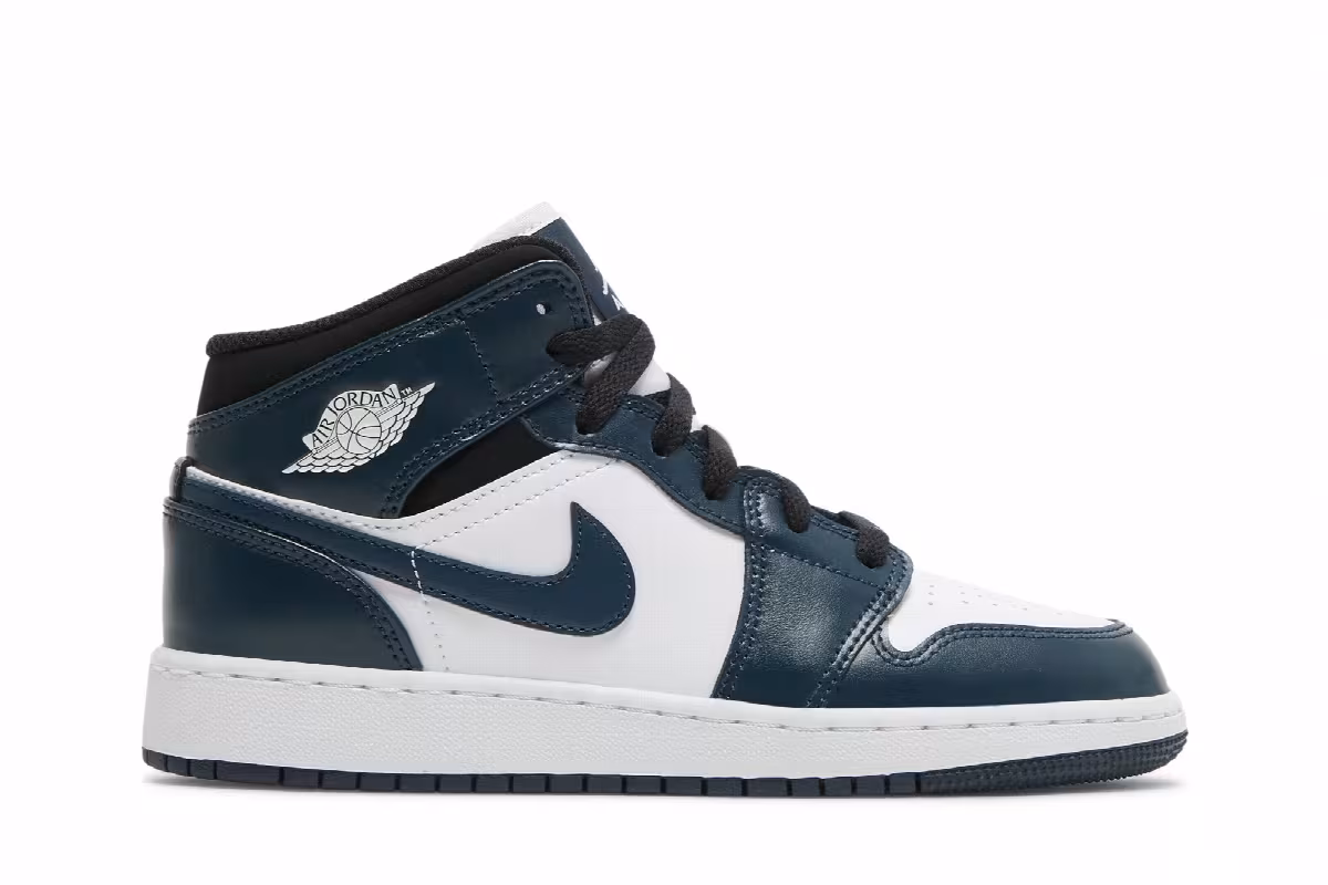 Air Jordan 1 Mid GS Armory Navy, view 2