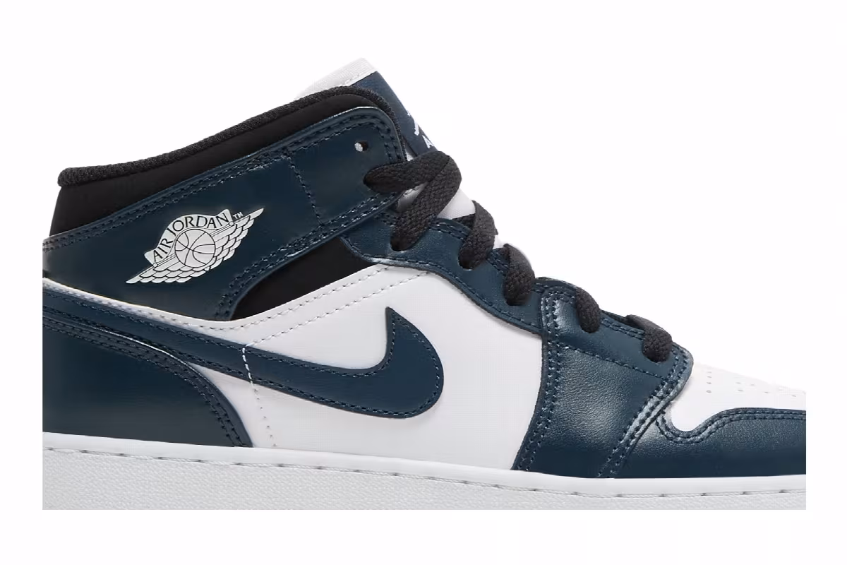Air Jordan 1 Mid GS Armory Navy, view 3