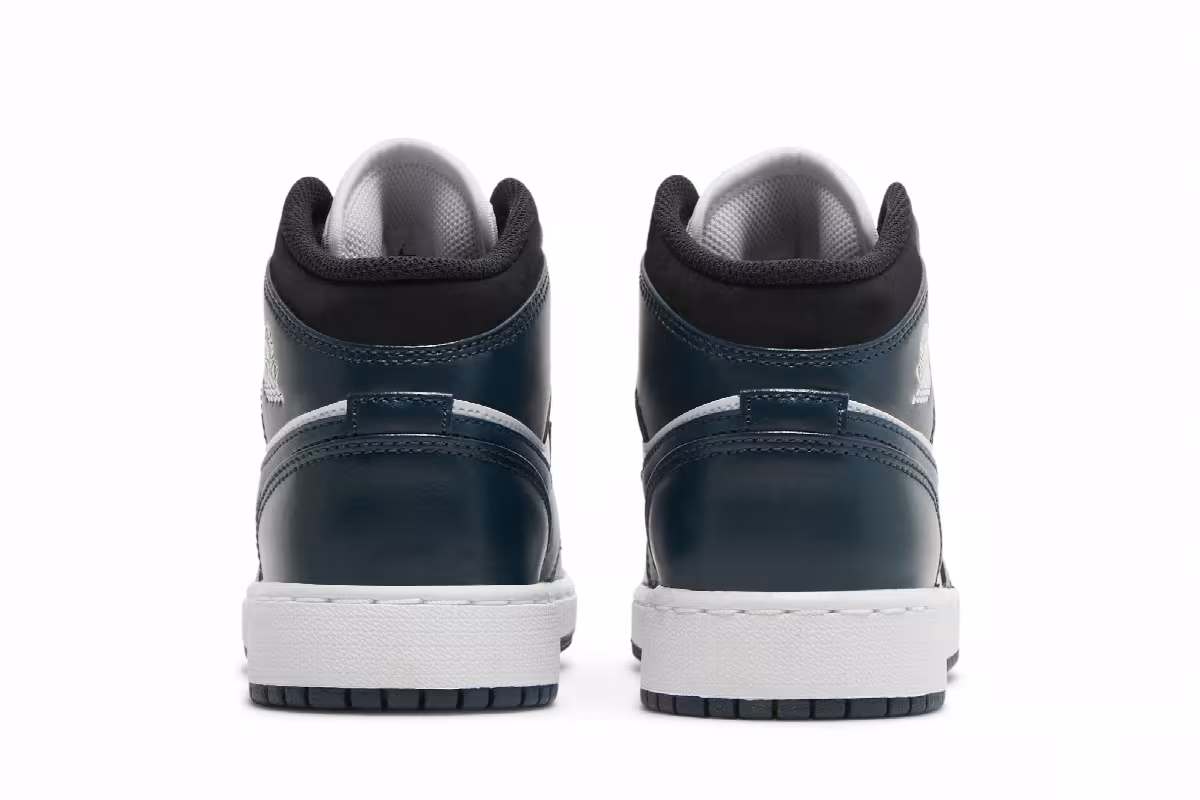 Air Jordan 1 Mid GS Armory Navy, view 7