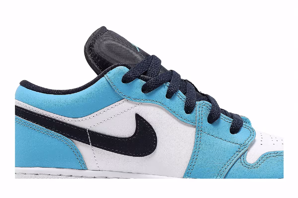 Air Jordan 1 Low GS UNC, view 3
