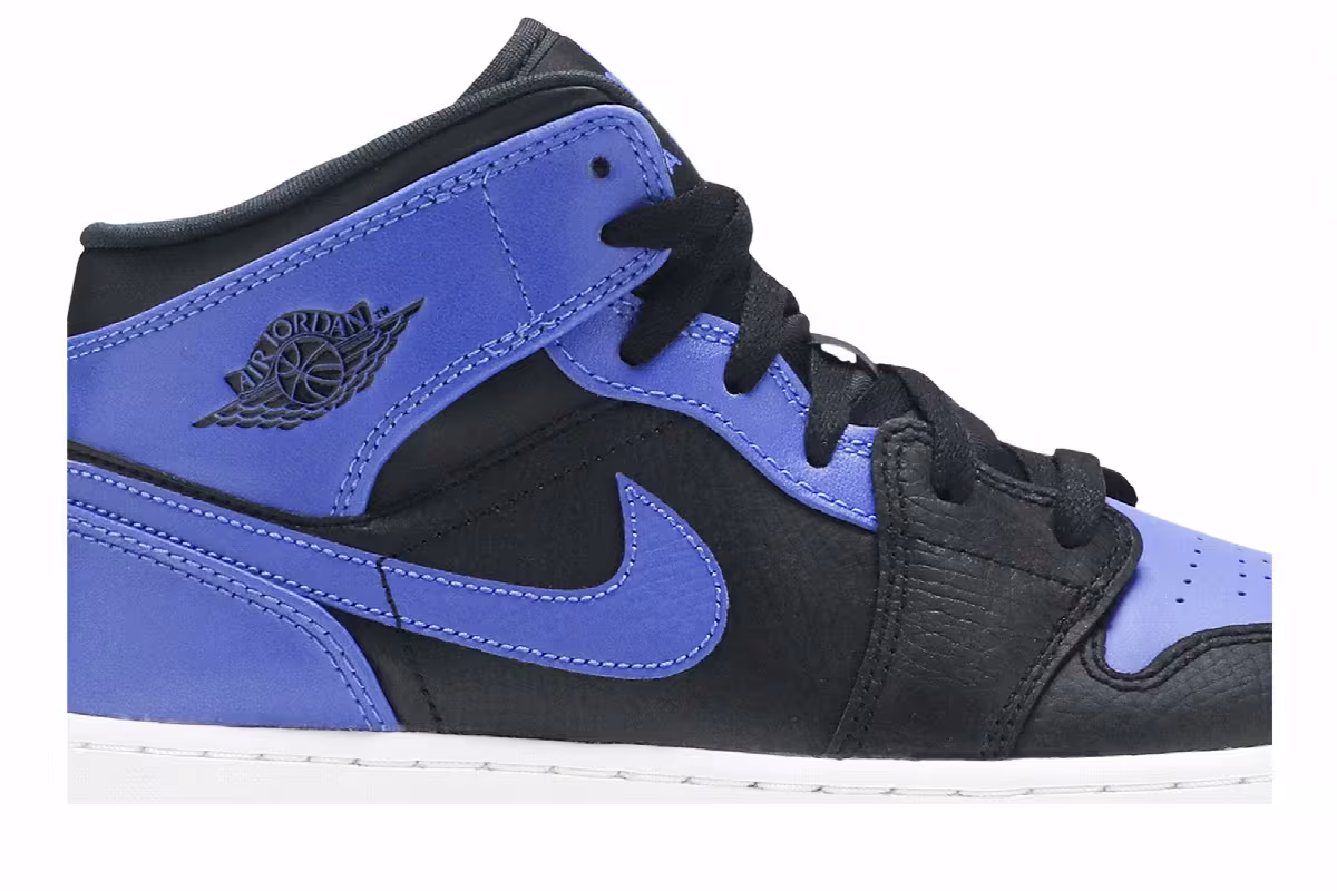 Air Jordan 1 Mid GS Hyper Royal, view 3