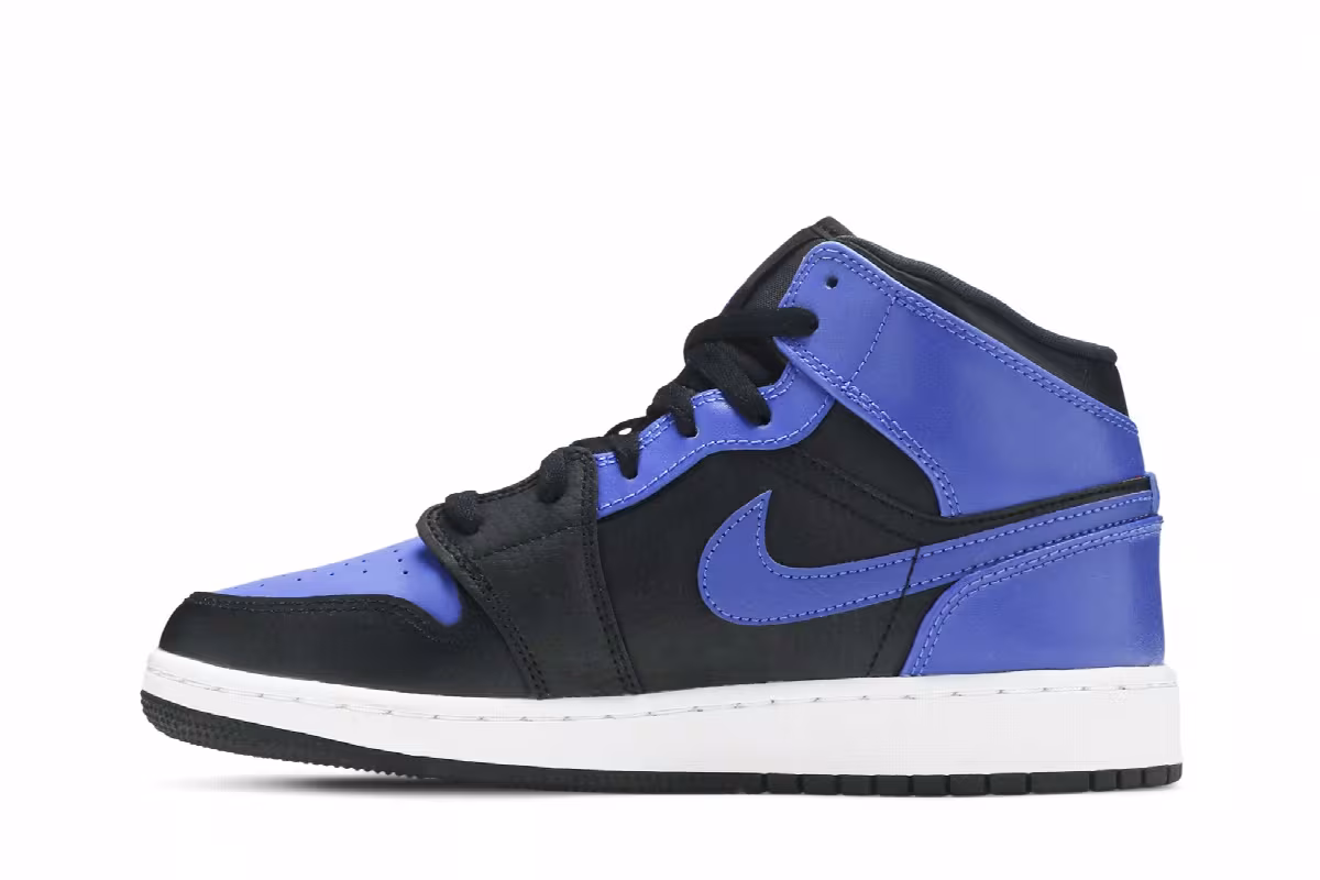 Air Jordan 1 Mid GS Hyper Royal, view 4