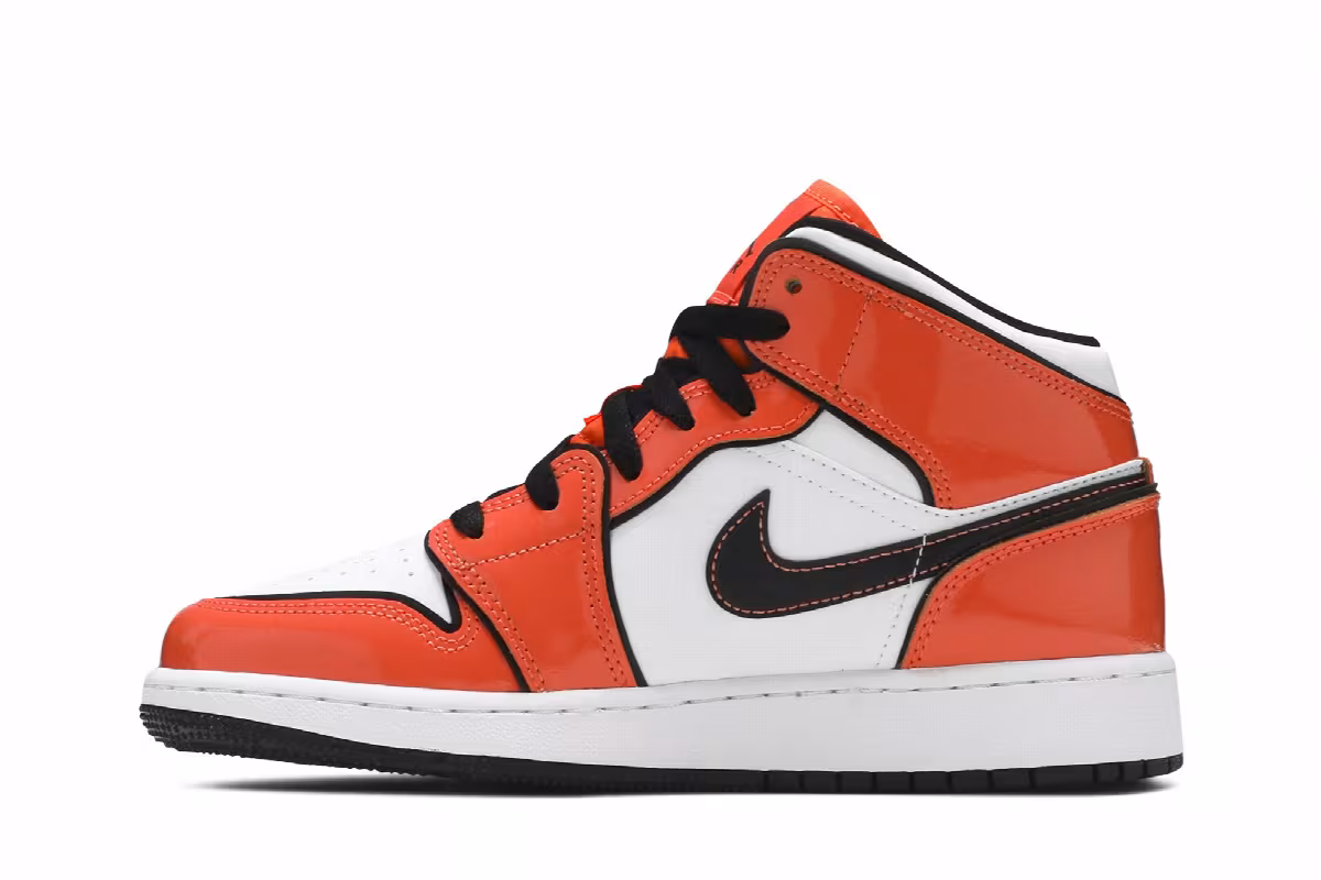 Air Jordan 1 Mid SE GS Turf Orange, view 4