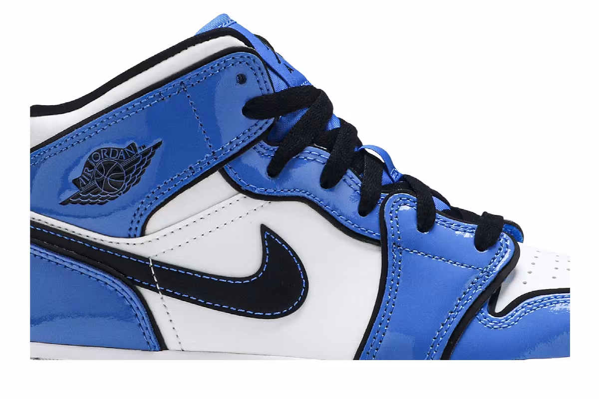 Air Jordan 1 Mid SE GS Signal Blue, view 3