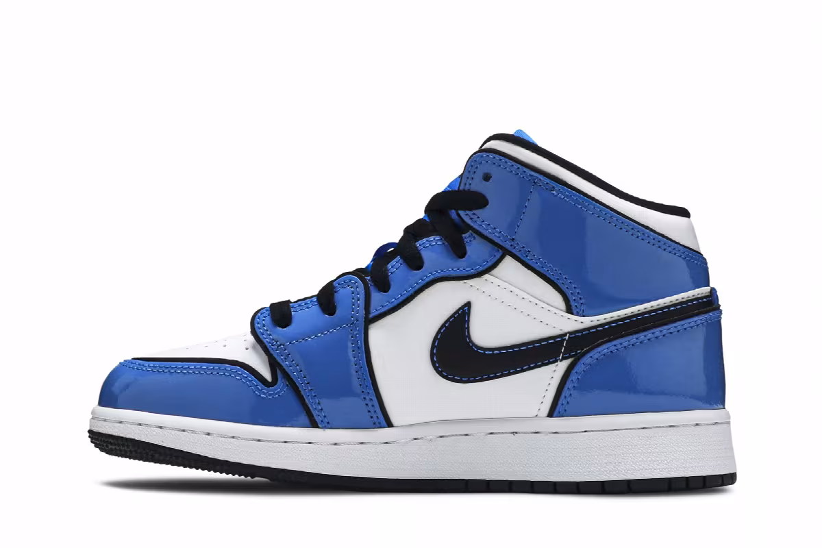 Air Jordan 1 Mid SE GS Signal Blue, view 4