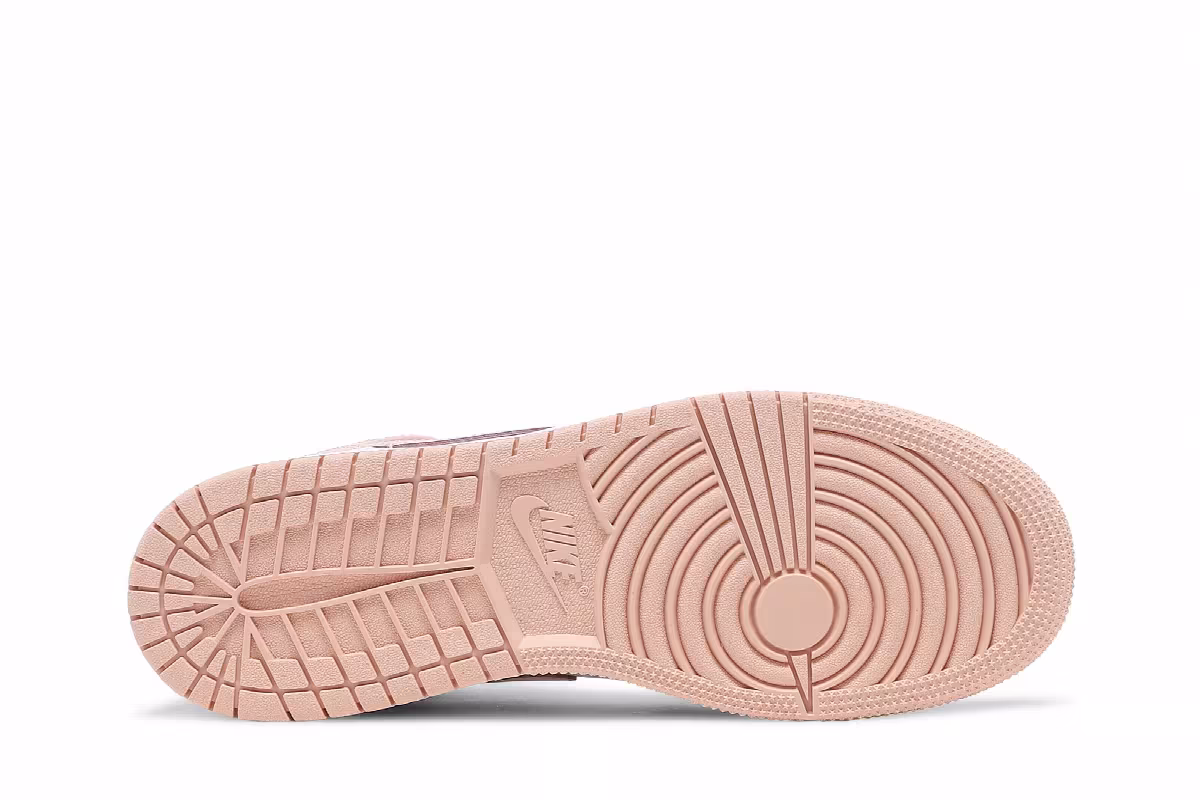 Air Jordan 1 Mid GS Crimson Tint, view 5