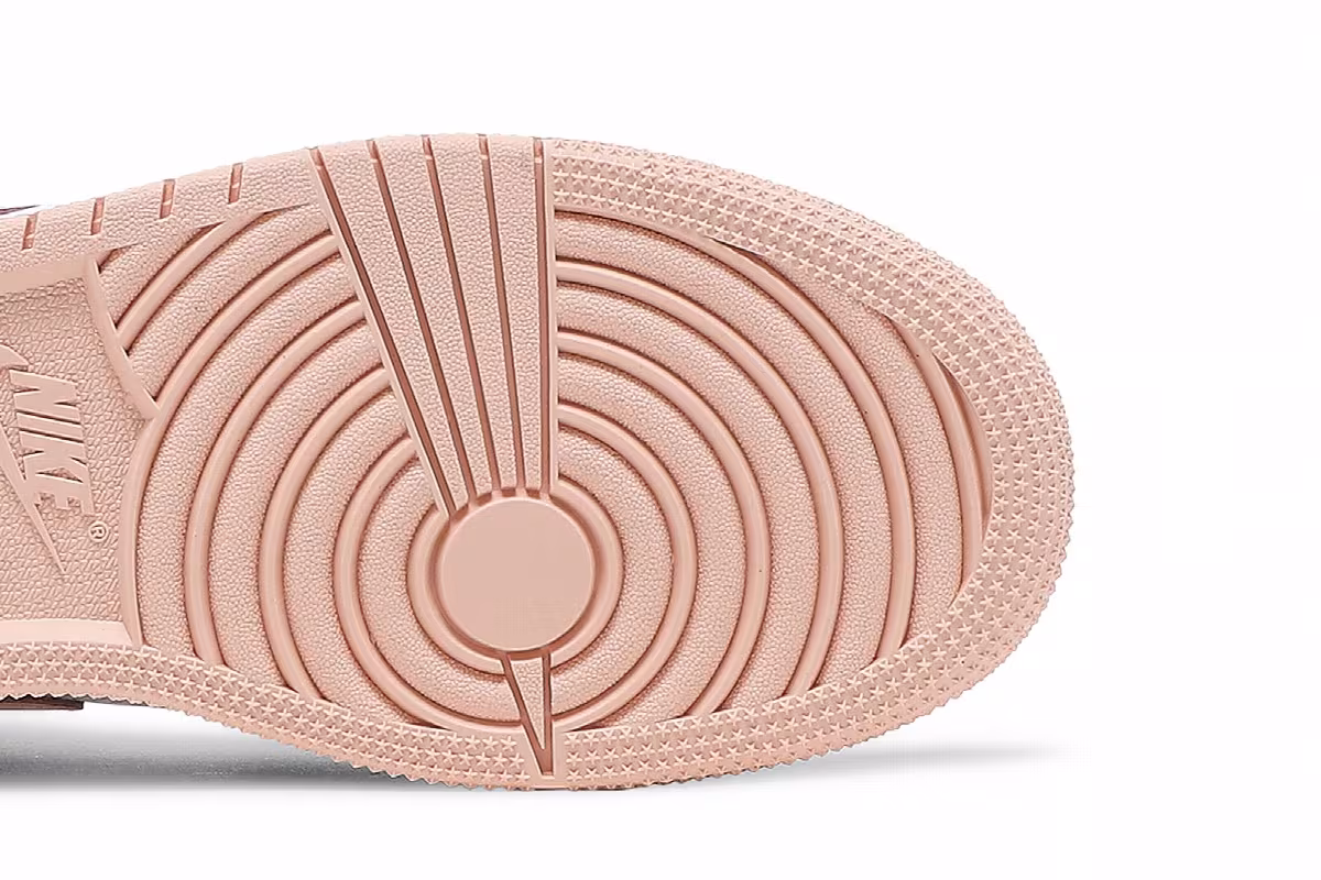 Air Jordan 1 Mid GS Crimson Tint, view 6