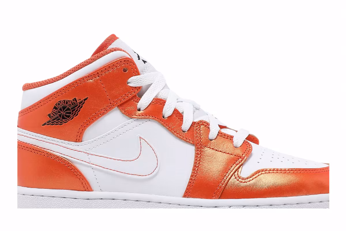 Air Jordan 1 Mid SE GS Electro Orange, view 3