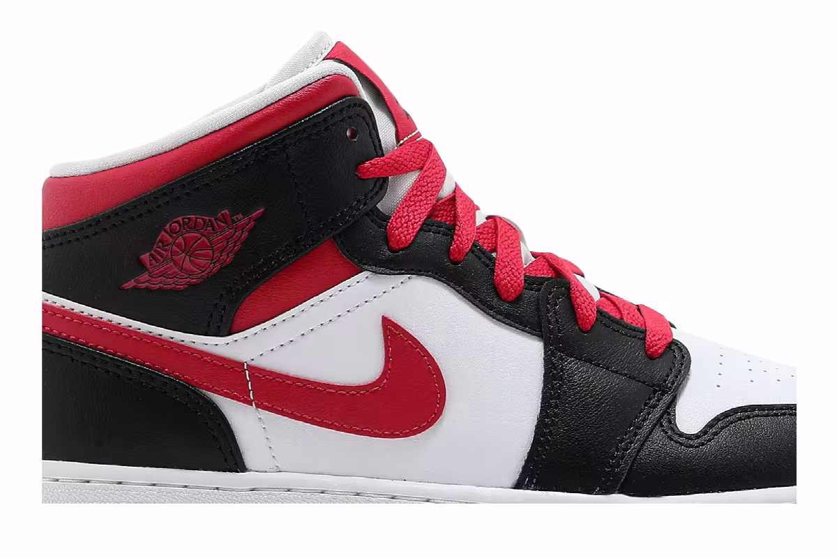 Air Jordan 1 Mid GS White Very Berry, view 3