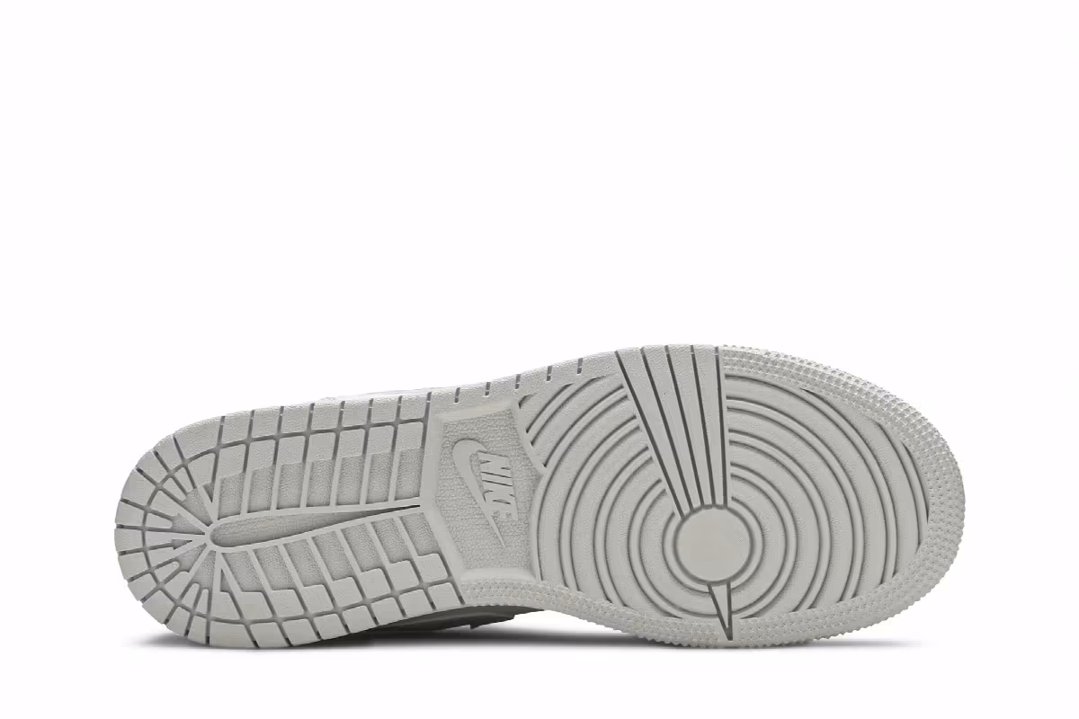 Air Jordan 1 Low SE GS White Camo, view 5