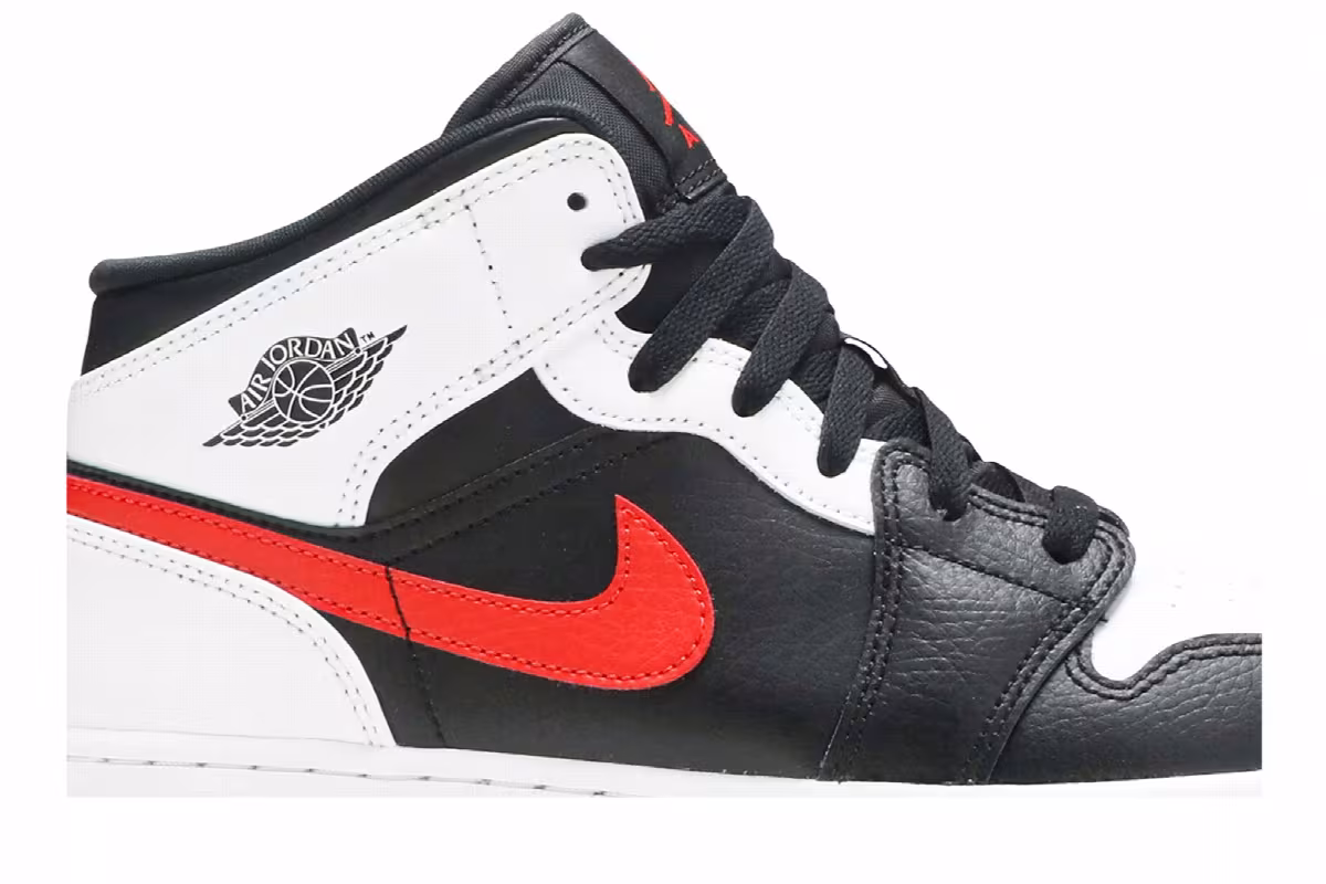 Air Jordan 1 Mid GS Chile Red, view 2