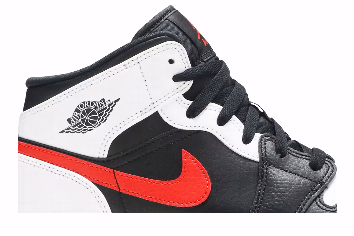 Air Jordan 1 Mid GS Chile Red, view 3