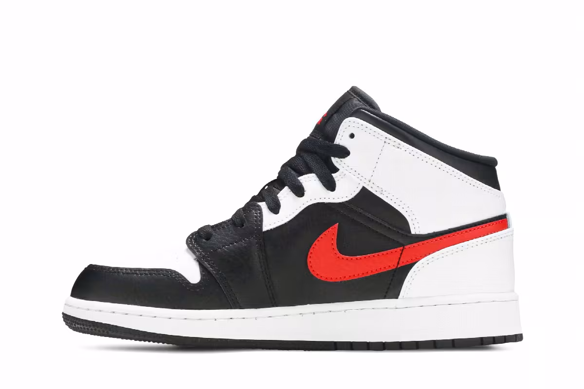 Air Jordan 1 Mid GS Chile Red, view 4