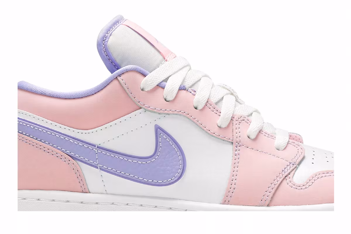 Air Jordan 1 Low SE GS Arctic Punch, view 3