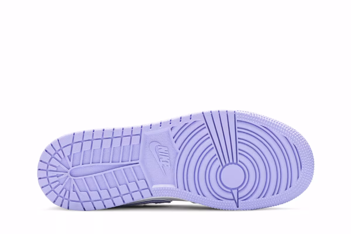Air Jordan 1 Low SE GS Arctic Punch, view 5
