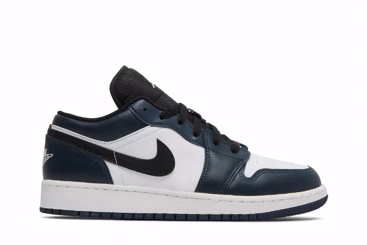 Air Jordan 1 Low GS Armory Navy, view 2