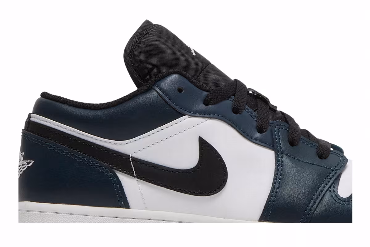 Air Jordan 1 Low GS Armory Navy, view 3