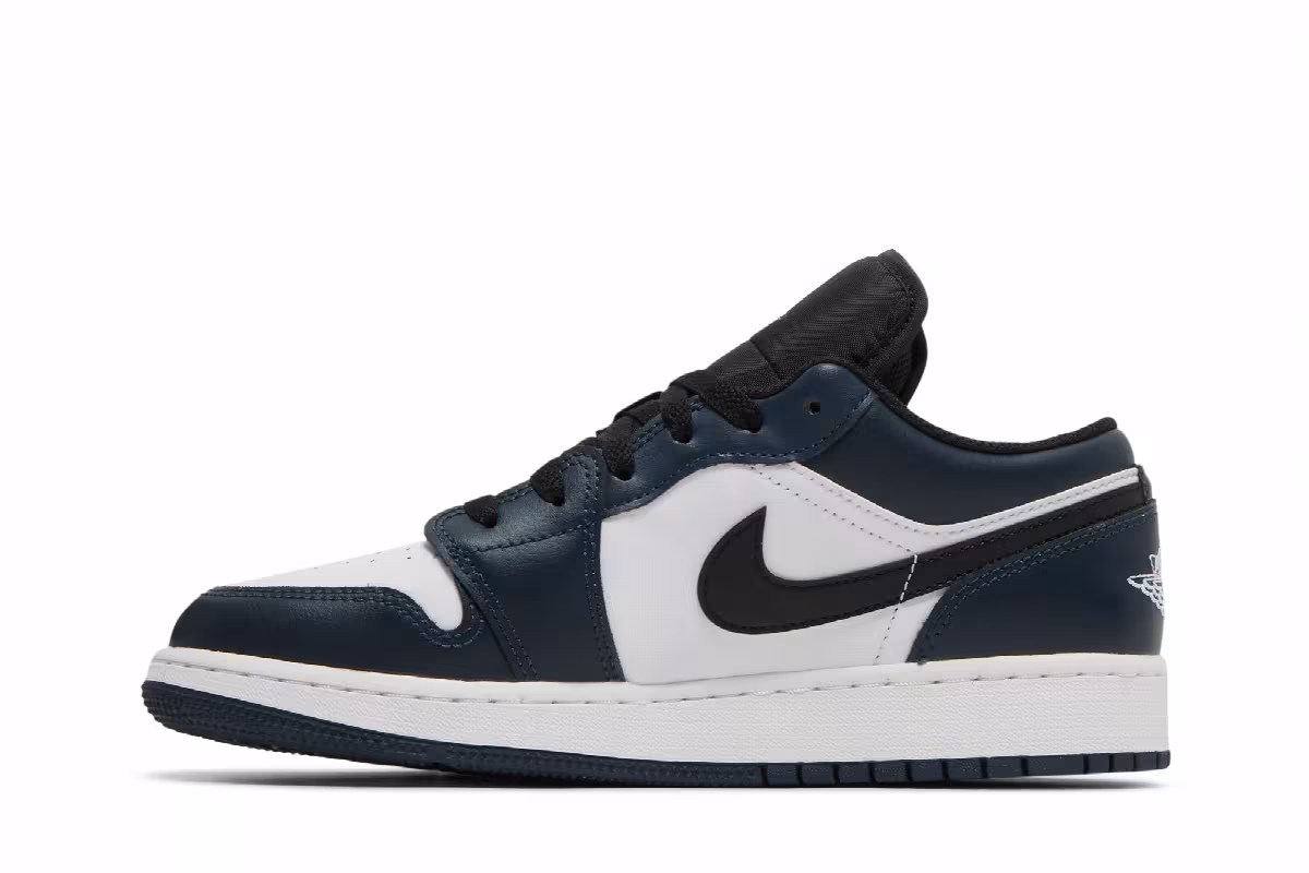Air Jordan 1 Low GS Armory Navy, view 4