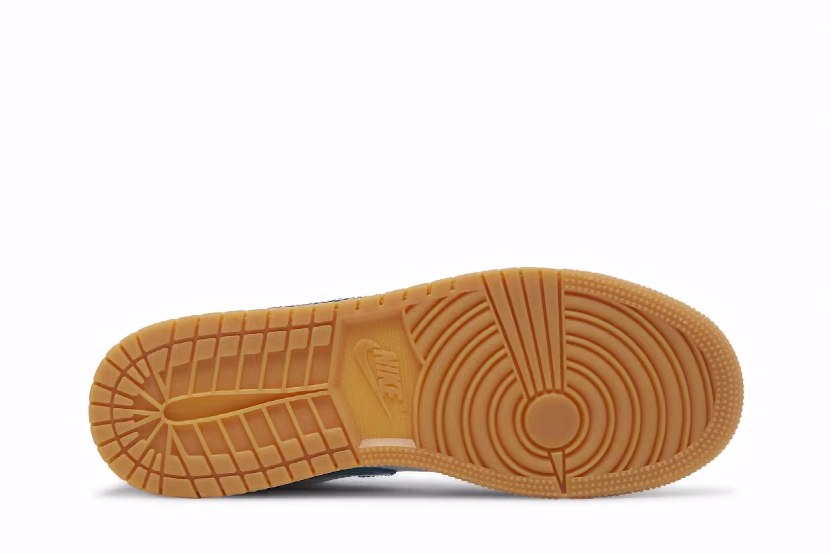 Air Jordan 1 Low SE GS Barcelona, view 5