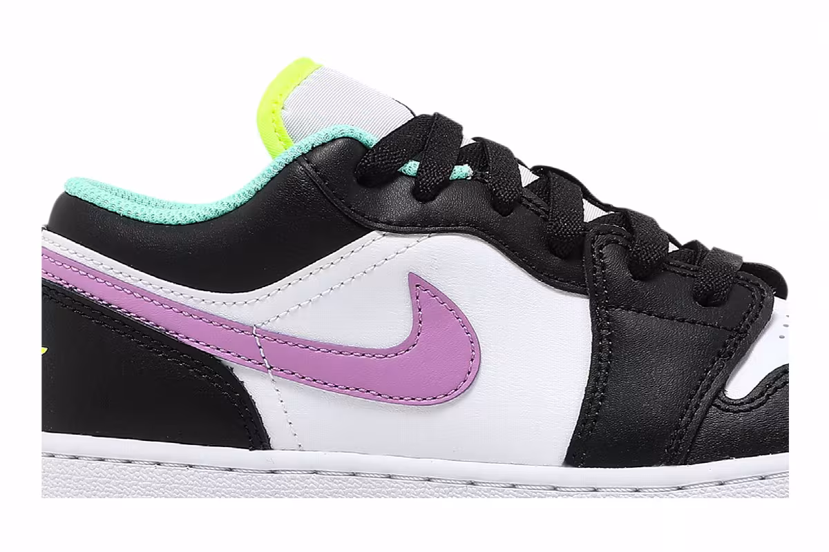 Air Jordan 1 Low GS White Violet Shock, view 3