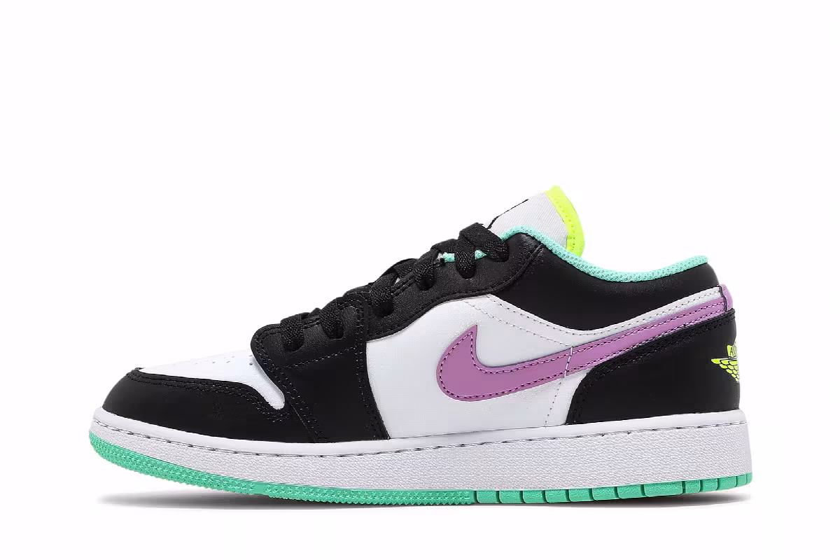 Air Jordan 1 Low GS White Violet Shock, view 4
