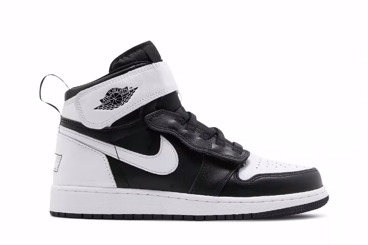 Air Jordan 1 High FlyEase GS Black White, view 2