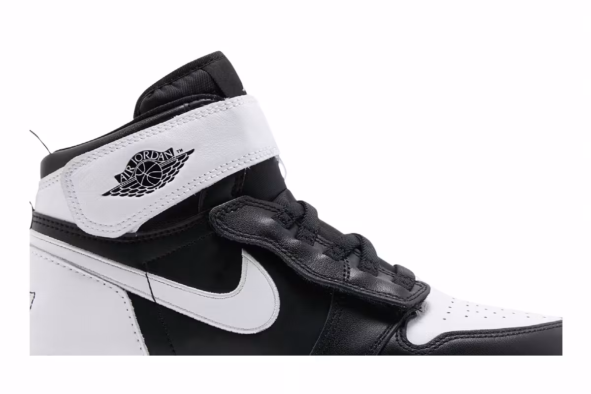 Air Jordan 1 High FlyEase GS Black White, view 3