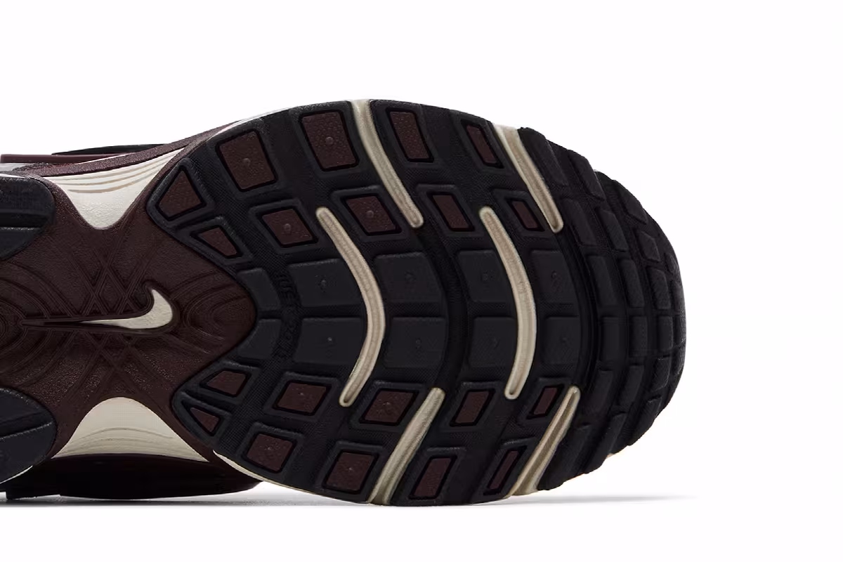Women's Nike V5 RNR Burgundy Crush Light Orewood Brown, view 6