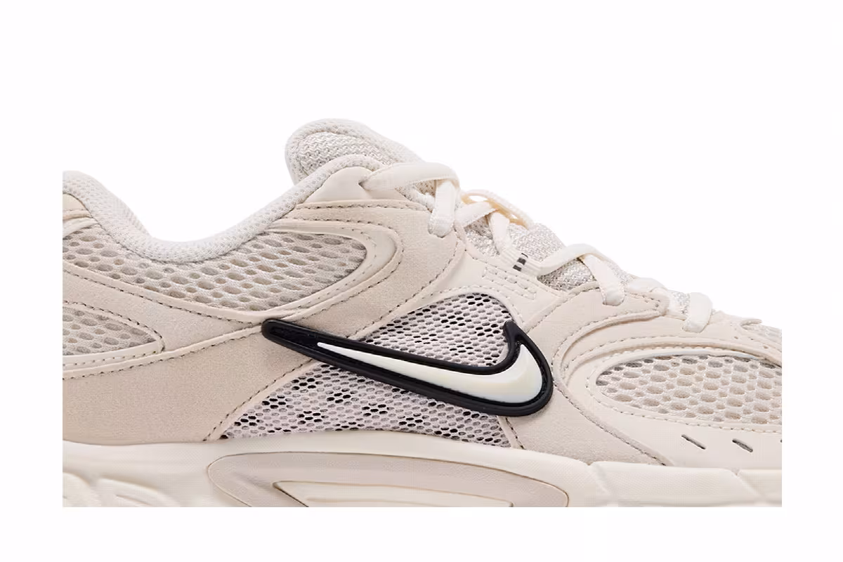 Nike Women's V5 RNR Light Orewood Brown, view 3