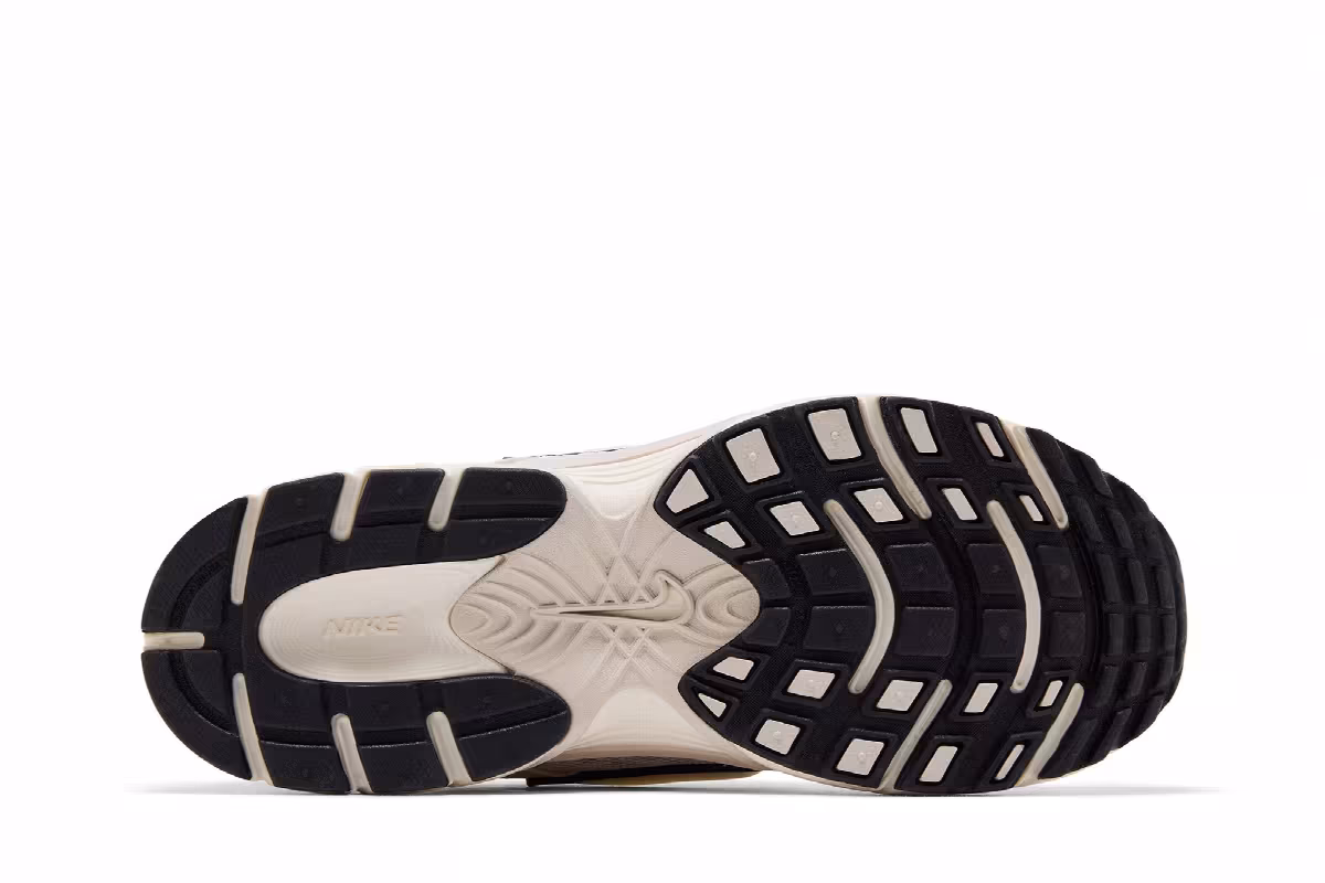 Nike Women's V5 RNR Light Orewood Brown, view 5