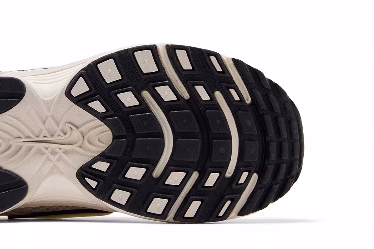 Nike Women's V5 RNR Light Orewood Brown, view 6
