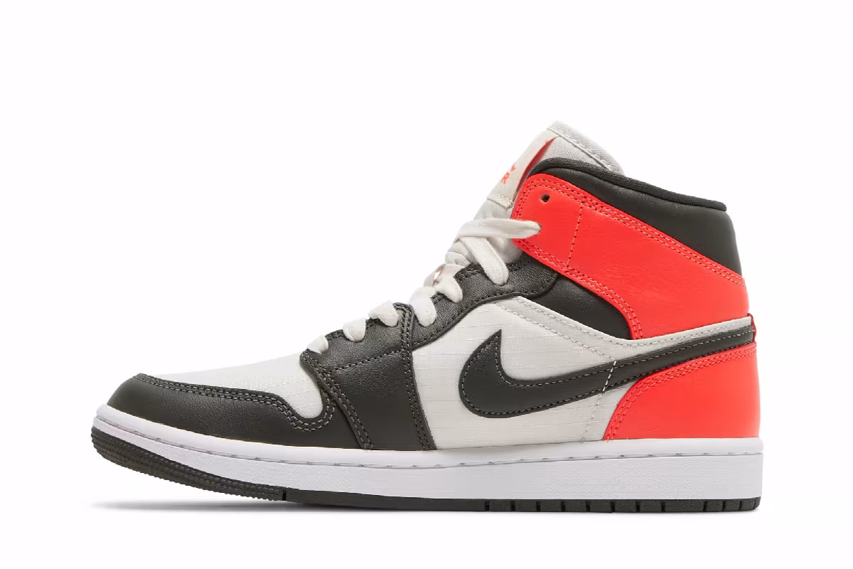 Women's Air Jordan 1 Mid SE Newsprint, view 4