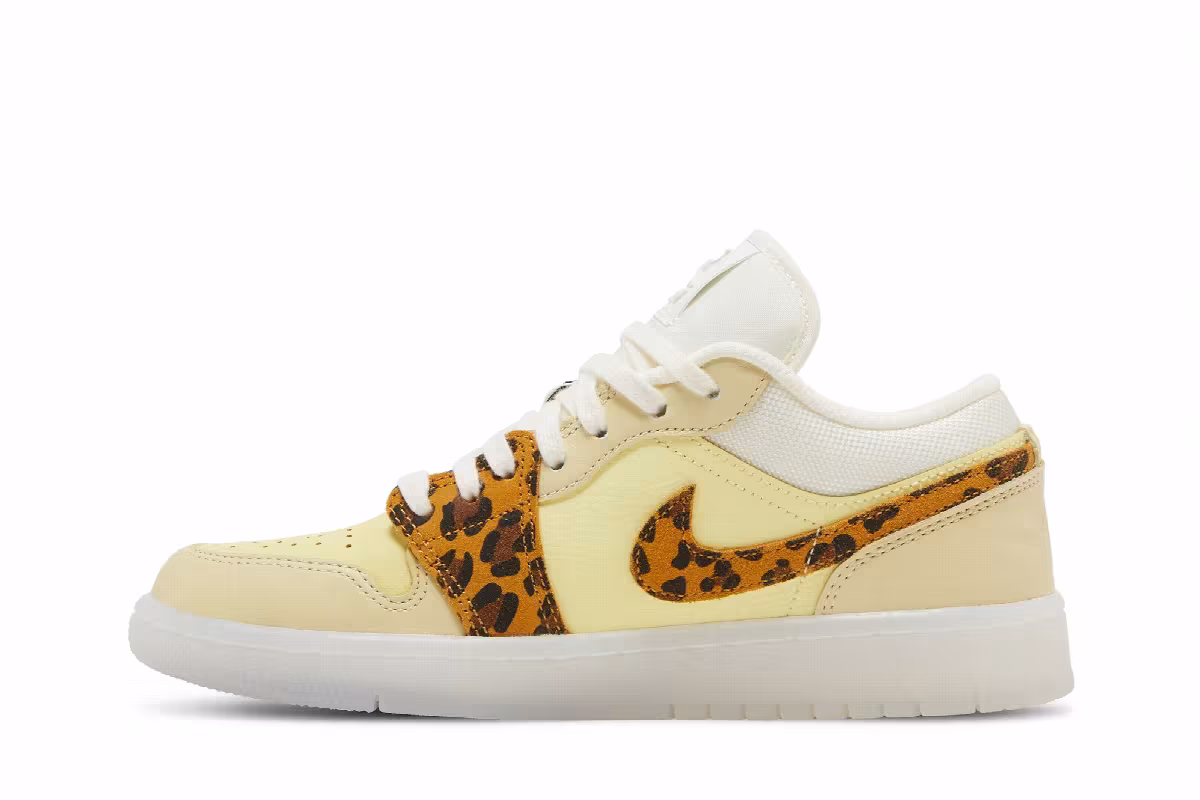 Women's Air Jordan 1 Low SNKRS Day, view 4