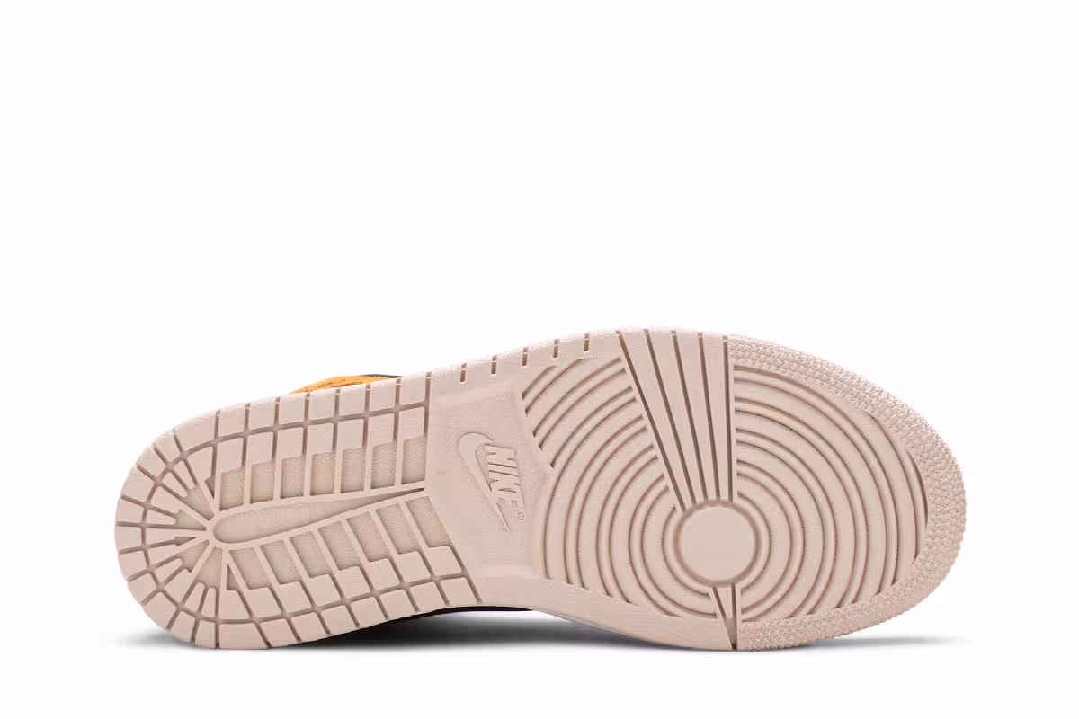 Women's Air Jordan 1 Mid SE Particle Beige, view 5