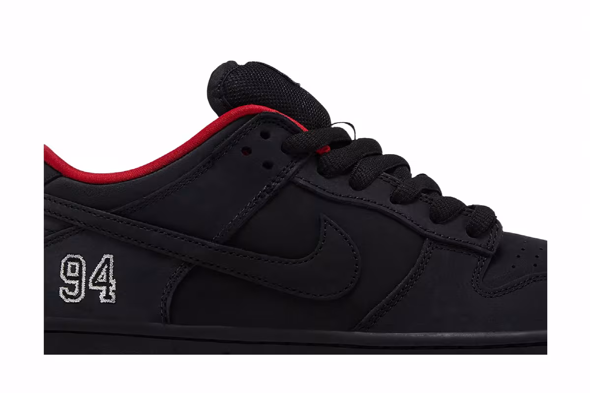 Supreme x Nike Dunk Low SB Black, view 3