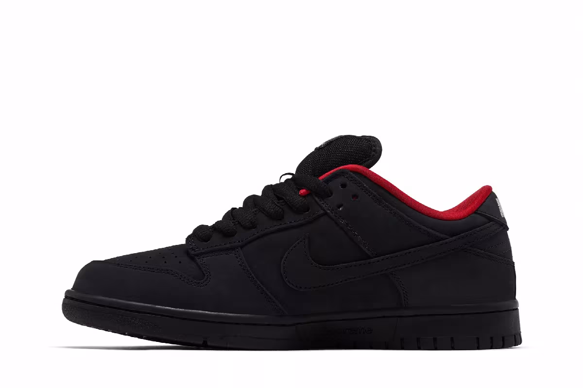 Supreme x Nike Dunk Low SB Black, view 4