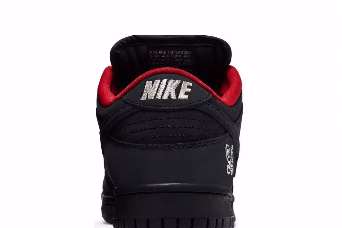 Supreme x Nike Dunk Low SB Black, view 8