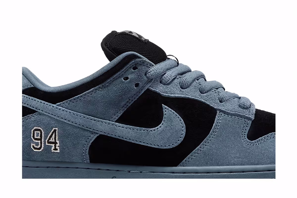 Supreme x Nike Dunk Low SB Ocean Fog, view 3