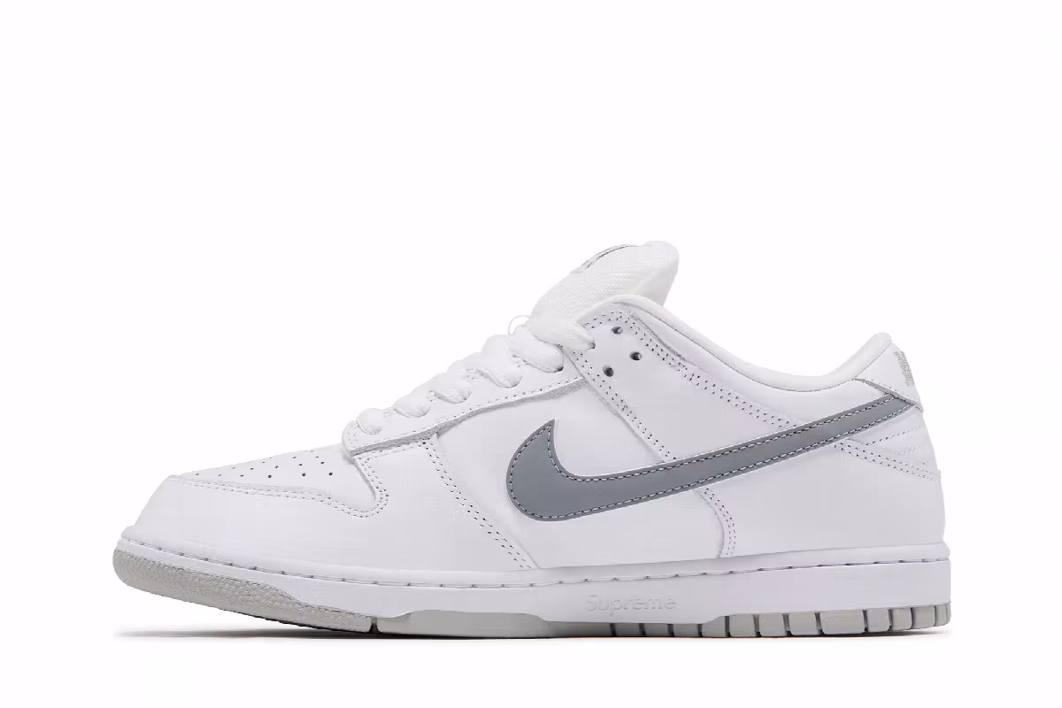 Supreme x Nike Dunk Low SB White Metallic Silver, view 4