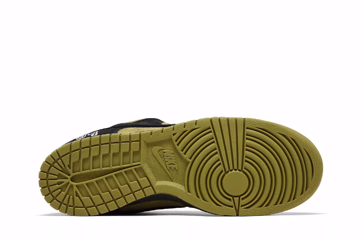 Supreme x Nike Dunk Low SB Camper Green, view 5