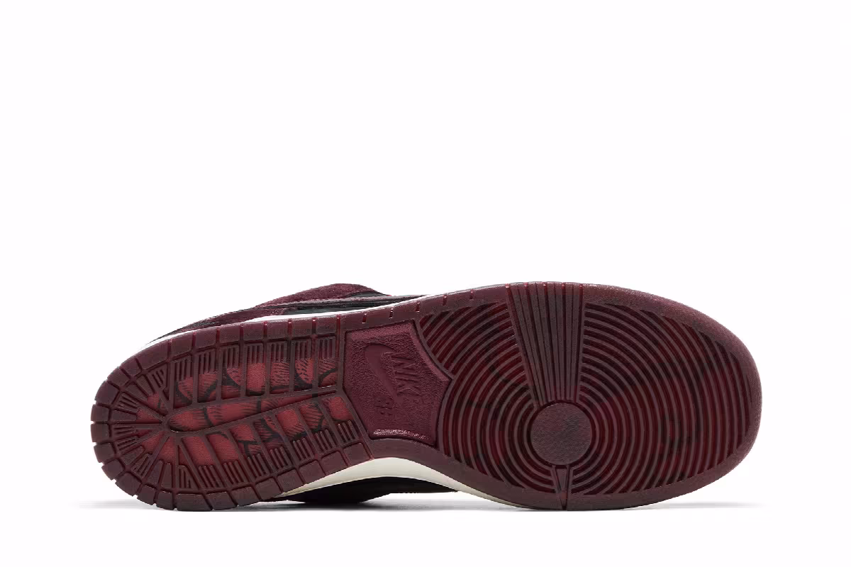 RIOT Skateshop x Nike Dunk Low Pro SB QS Mahogany Dark Beetroot, view 5