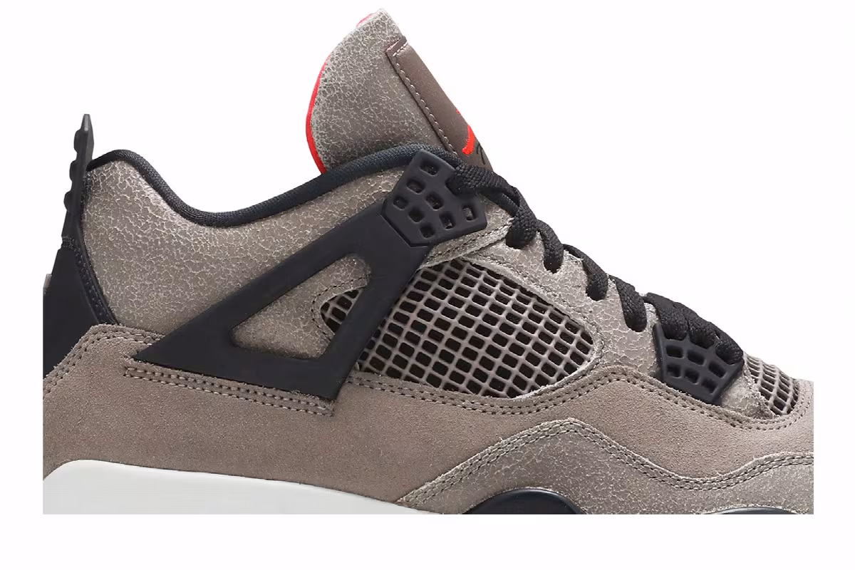 Air Jordan 4 Taupe Haze, view 3