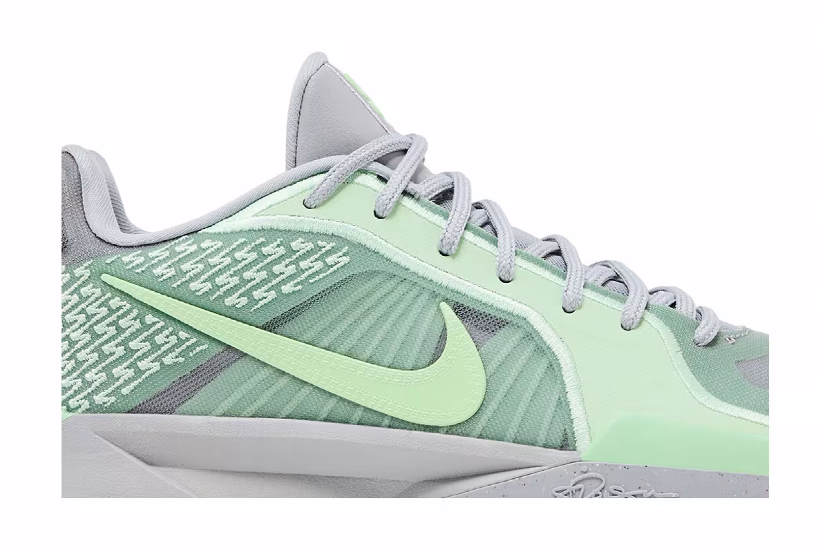 Nike Women's Sabrina 2 Fresh Mint, view 3